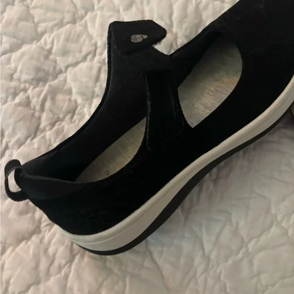 Clarks Cloudsteppers black Mary Jane style canvas sneakers size 9.5 - Picture 2 of 7